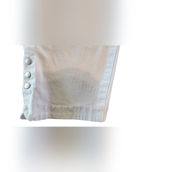 Denim & Co. Regular Tulip Snap Hem Capri Jeans Button Detail Women's 10 White - Picture 5 of 14